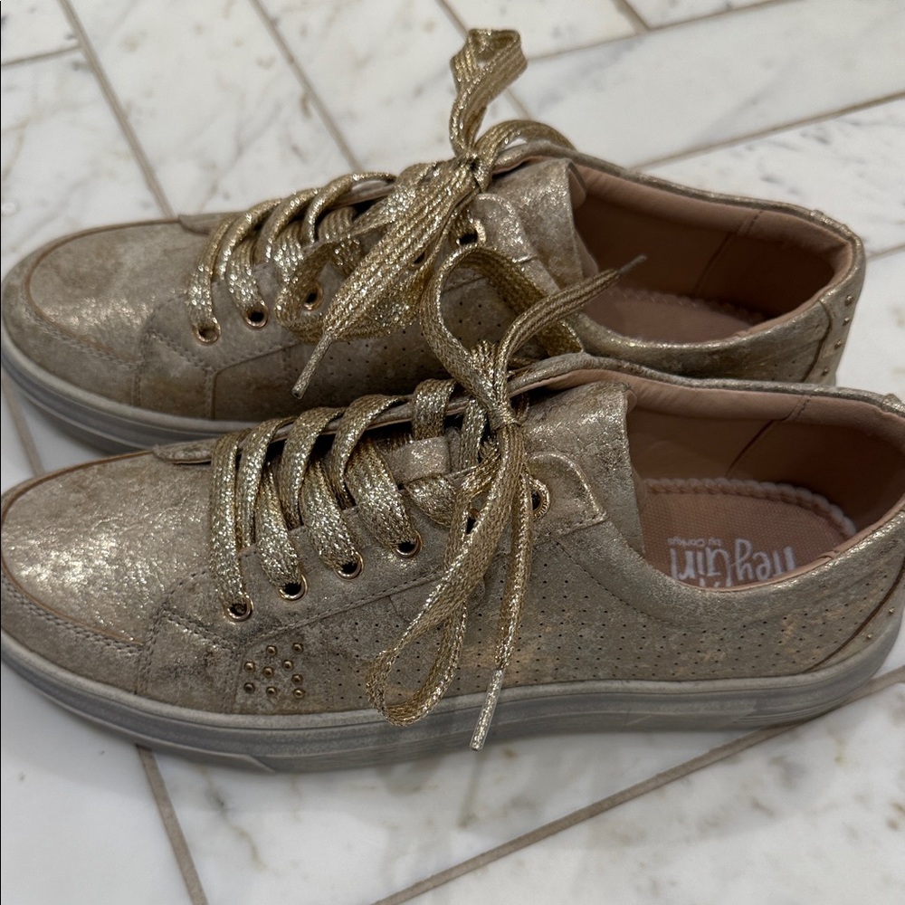 Elegant Gold Women's Sneakers
